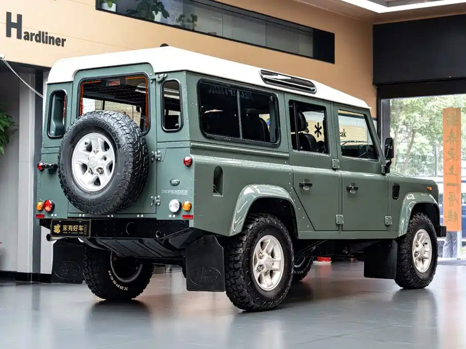 Land Rover Defender — миниатюра 4