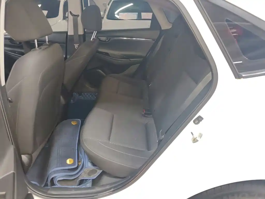 Hyundai Elantra — миниатюра 17