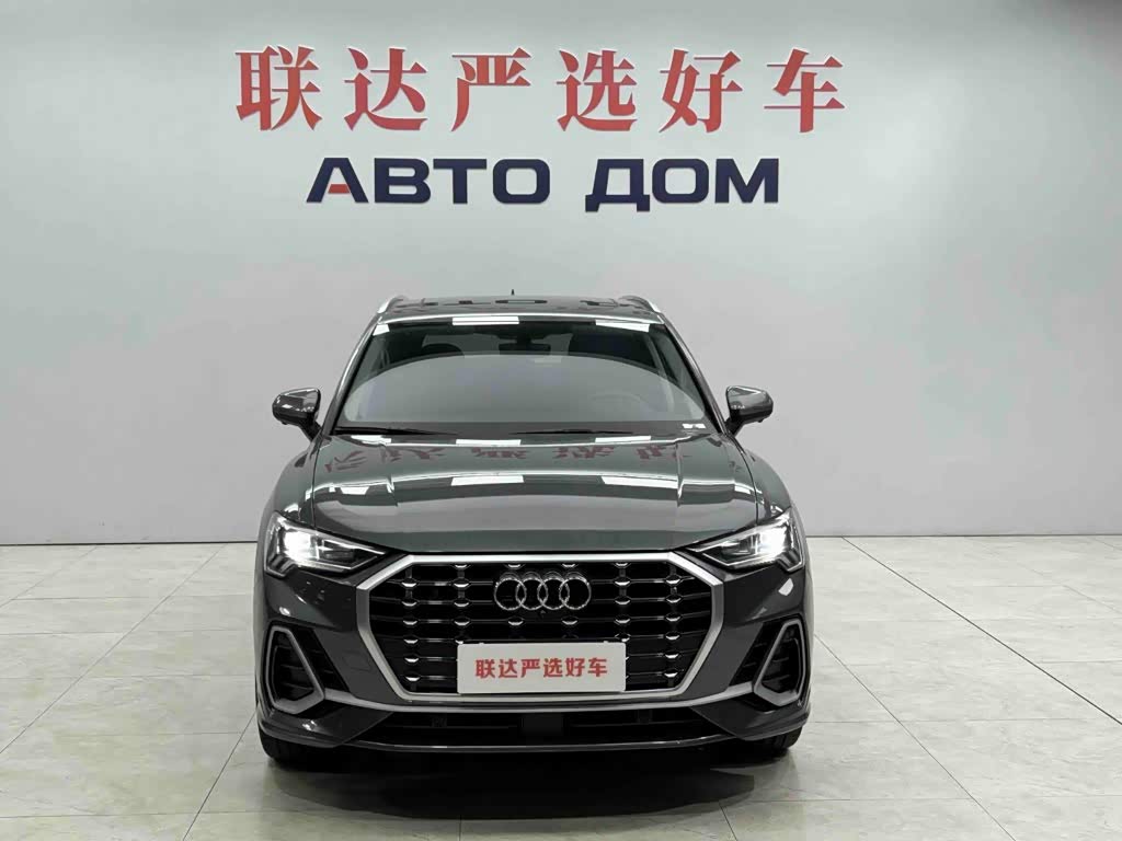Audi Q3 1.4 л 2022 г. Серебристо-серый, пробег 29000 км