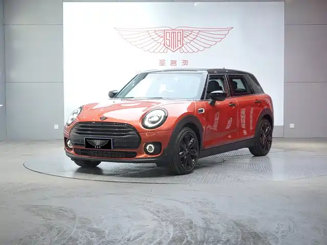 MINI CLUBMAN 2023
