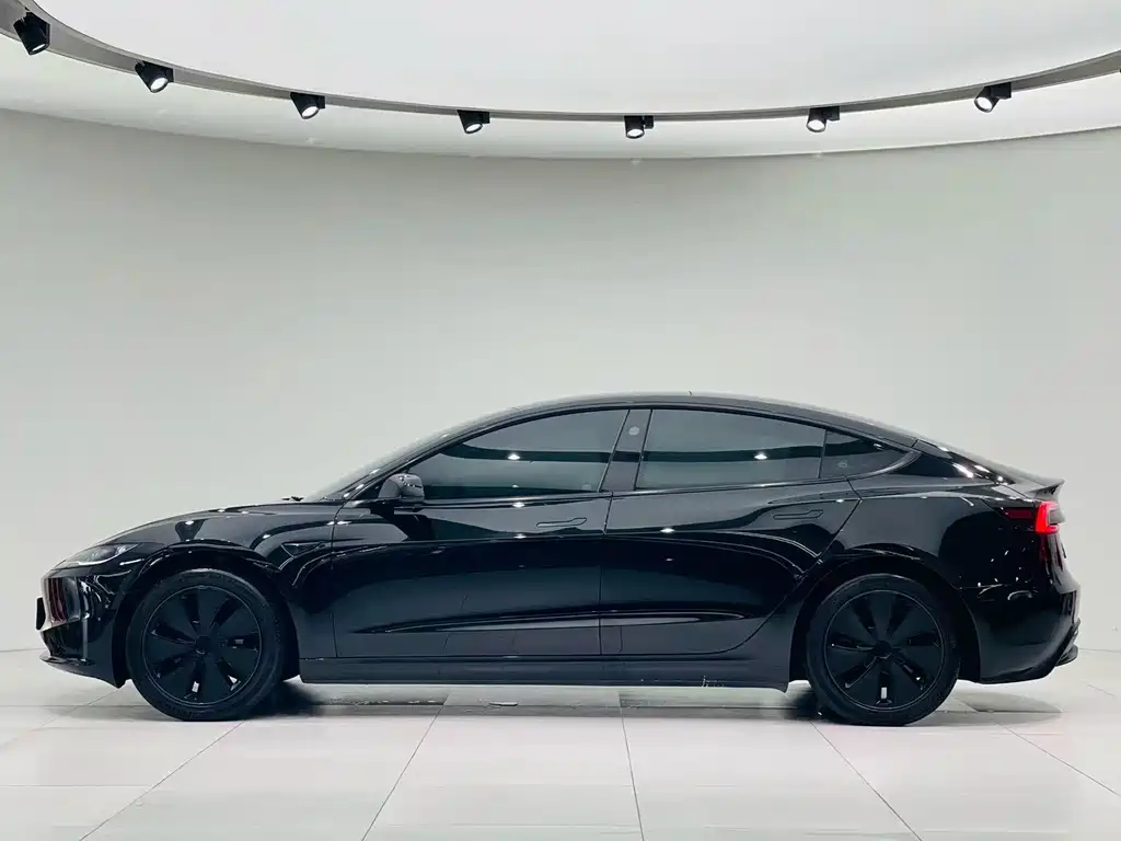 Tesla Model 3 — миниатюра 11