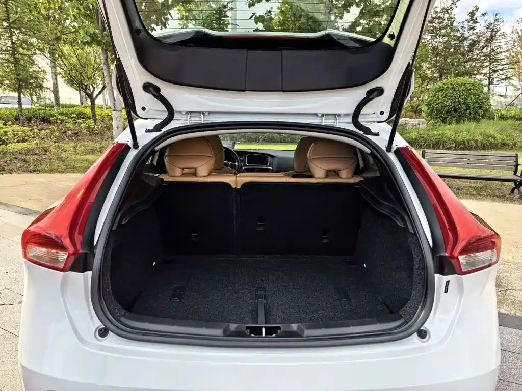 Volvo V40 — миниатюра 7