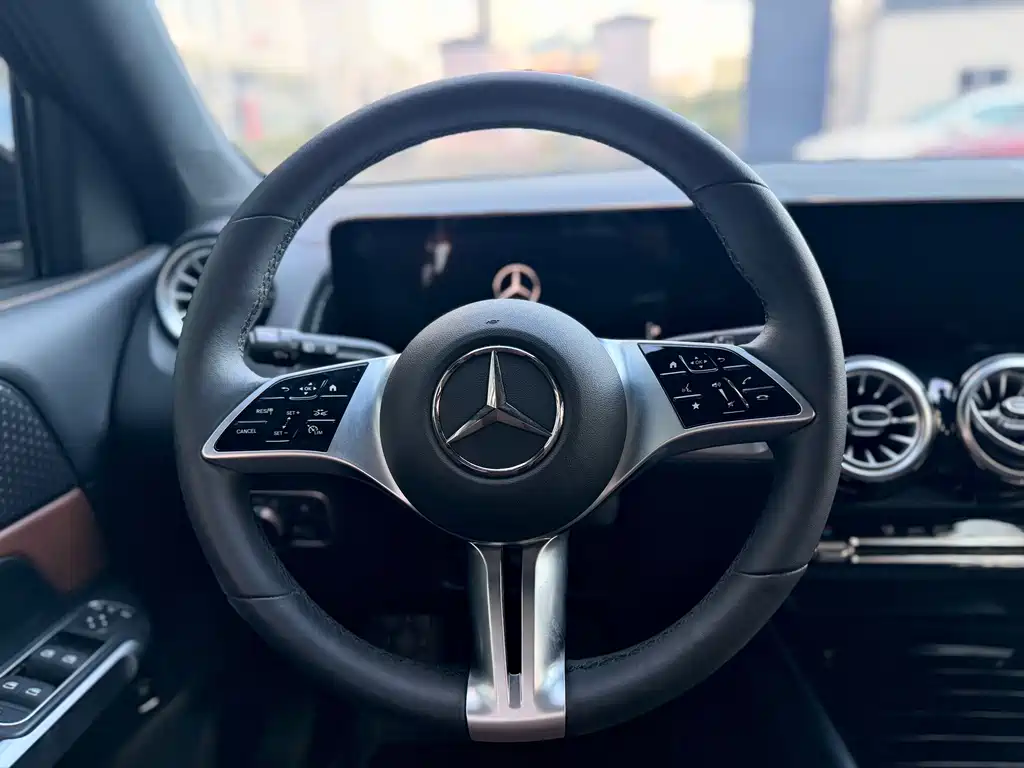 Mercedes-Benz GLB — миниатюра 19