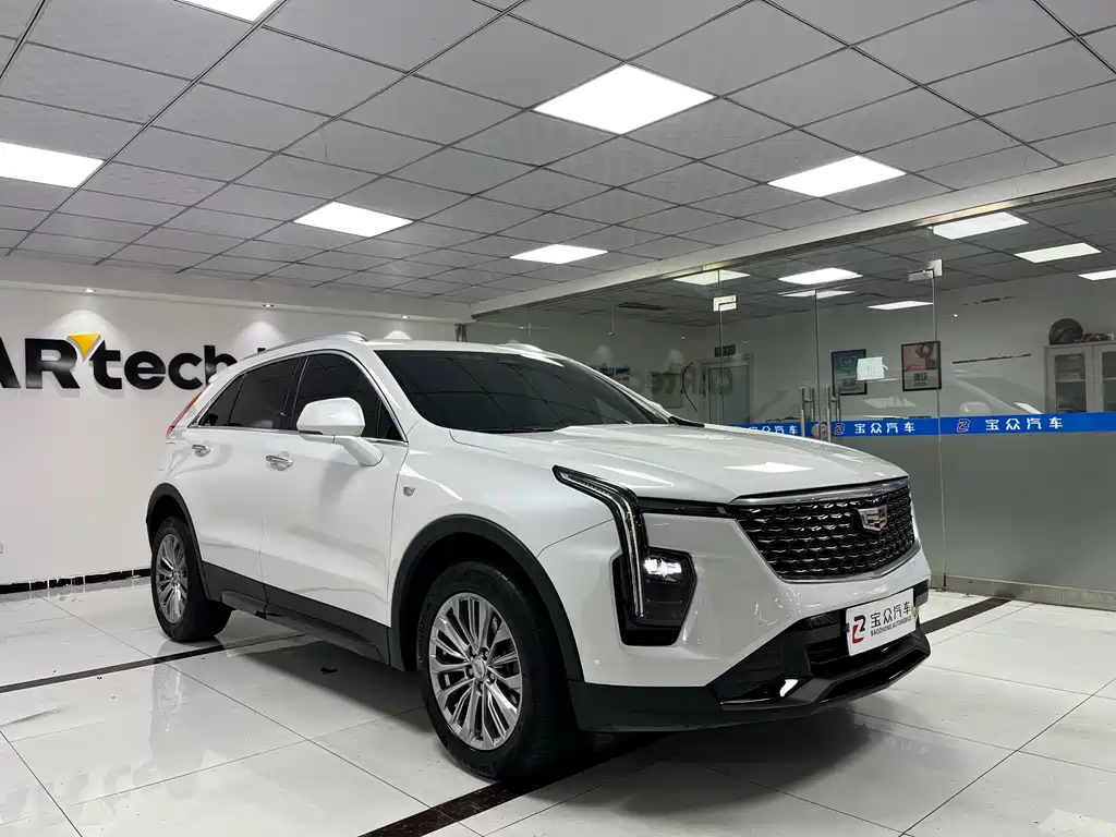 CADILLAC XT4