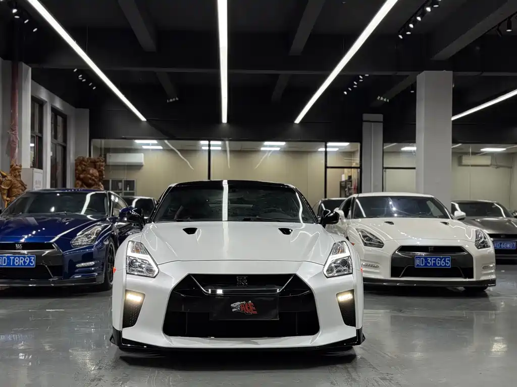 Купить Nissan GT-R