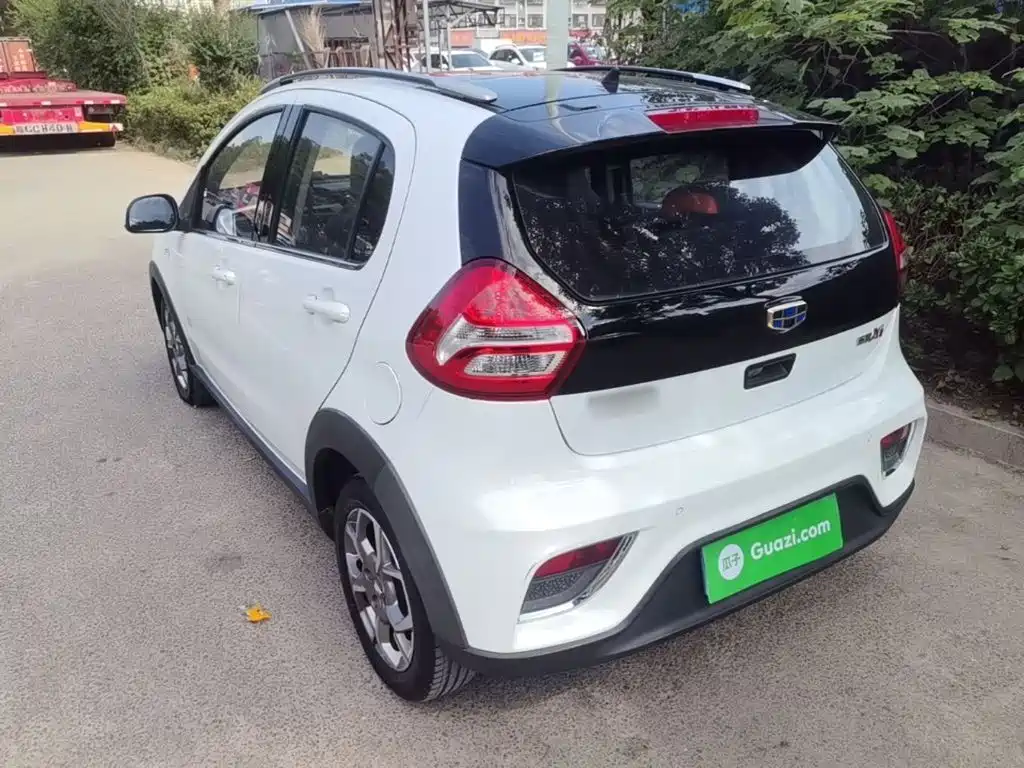 Geely Vision X1 — миниатюра 5