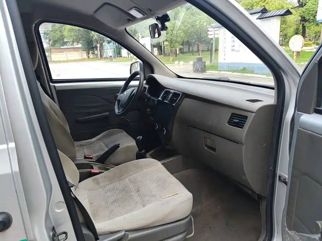 Wuling Rongguang V — миниатюра 9