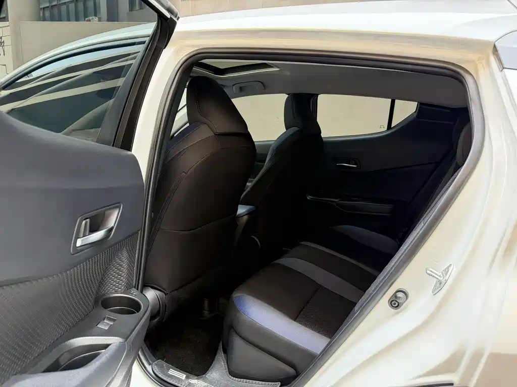 Toyota C-HR 2.0L Comfort Edition, фото 8