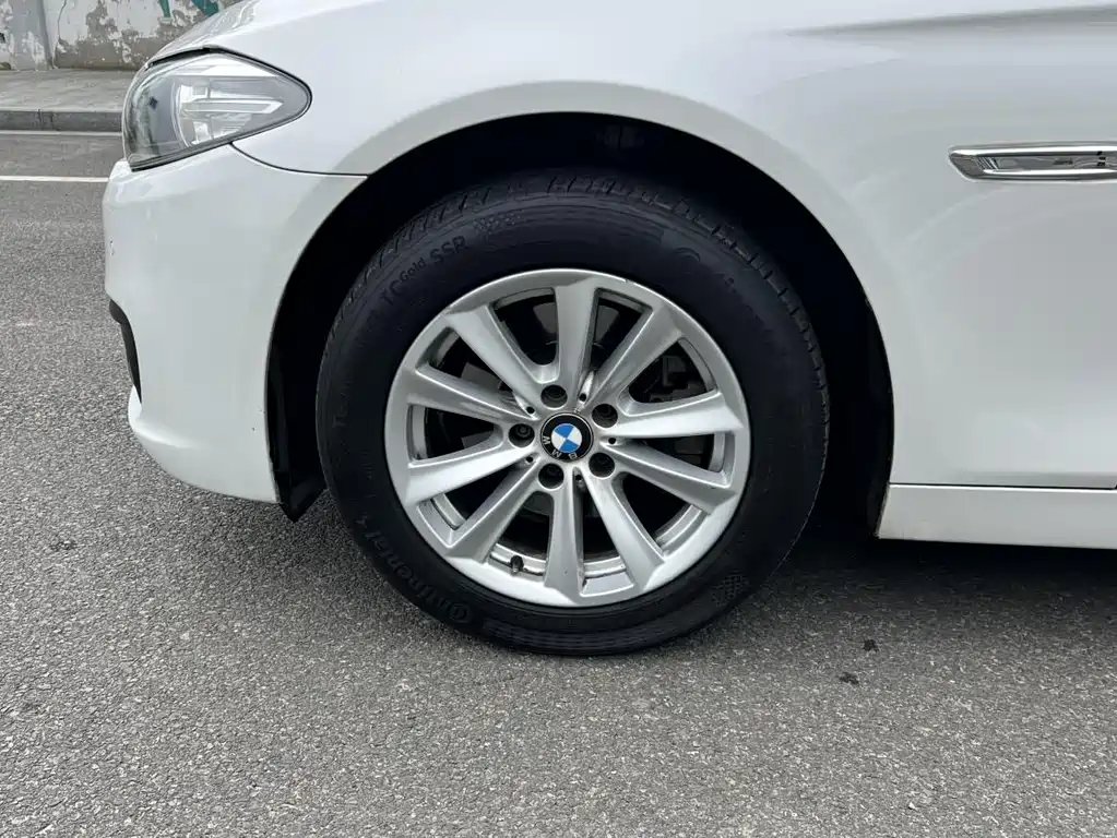 BMW 5 Series — миниатюра 15