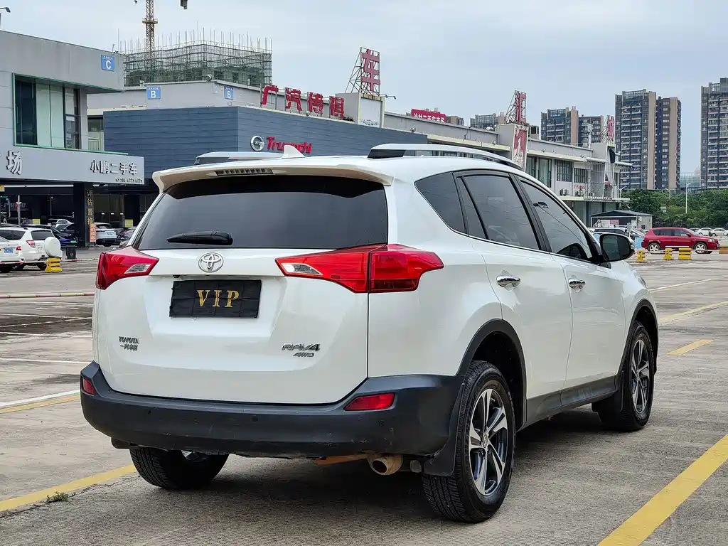 Toyota RAV4 — миниатюра 7
