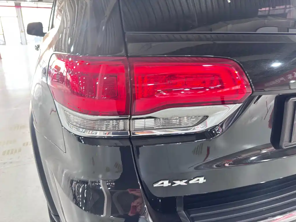 Jeep Grand Cherokee (Import) — миниатюра 19