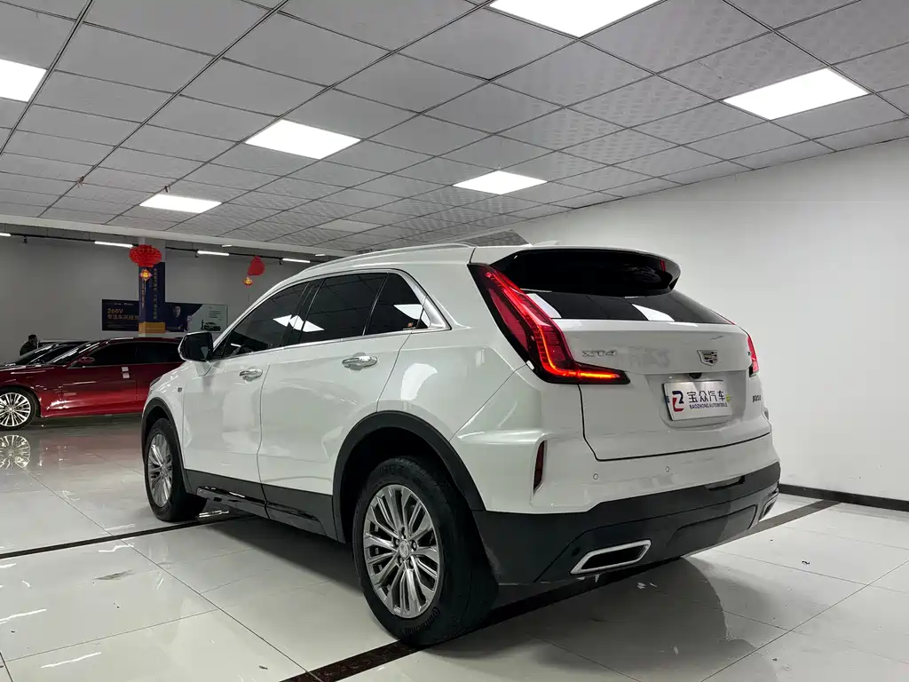 CADILLAC XT4