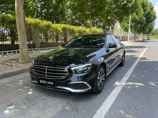 Mercedes-Benz E-Class — фото 1