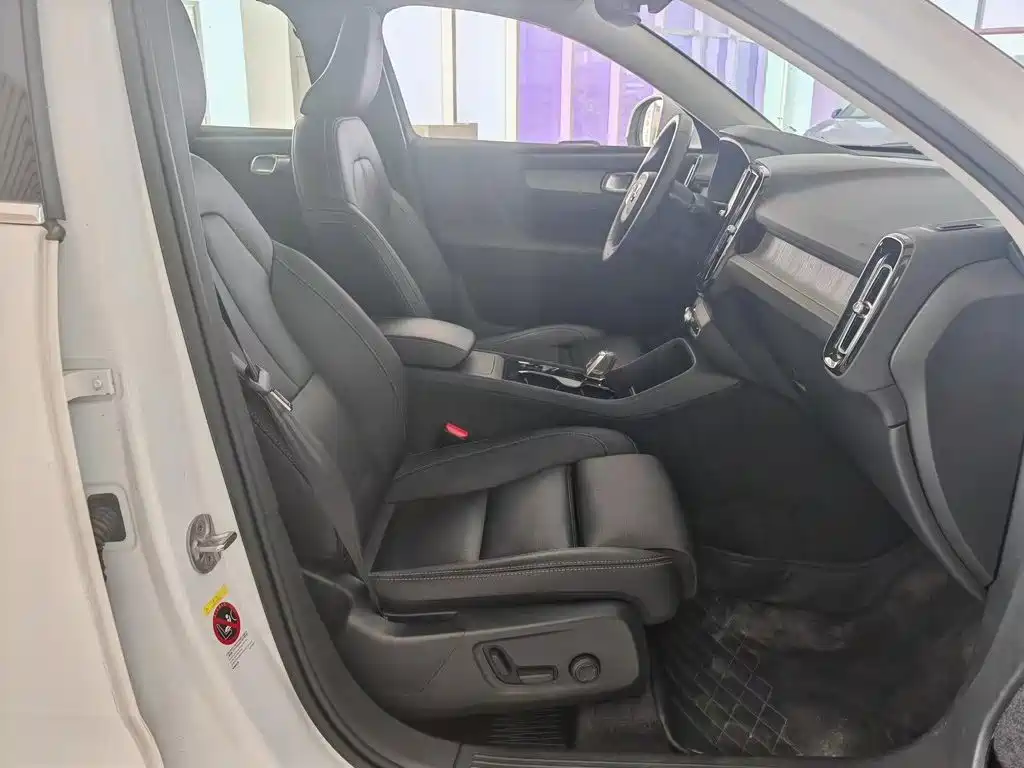 Volvo XC40 — миниатюра 21