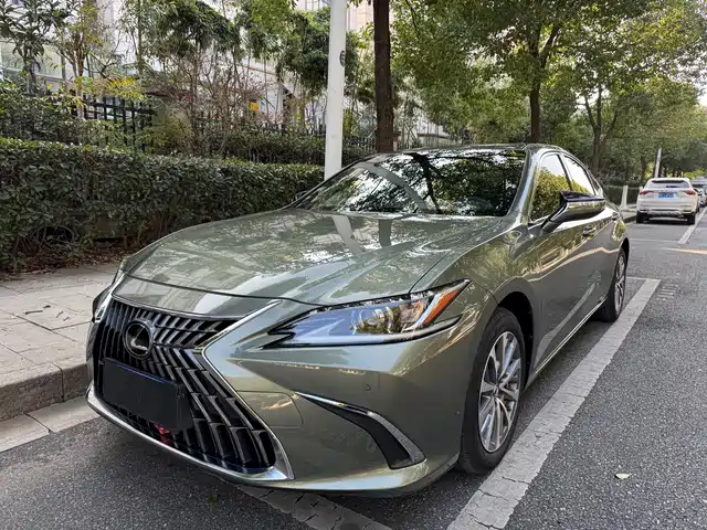 lexus es