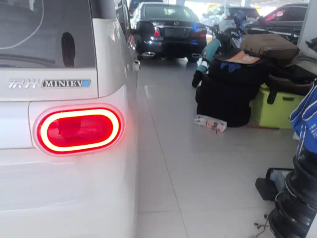 Wuling MINIEV — миниатюра 8