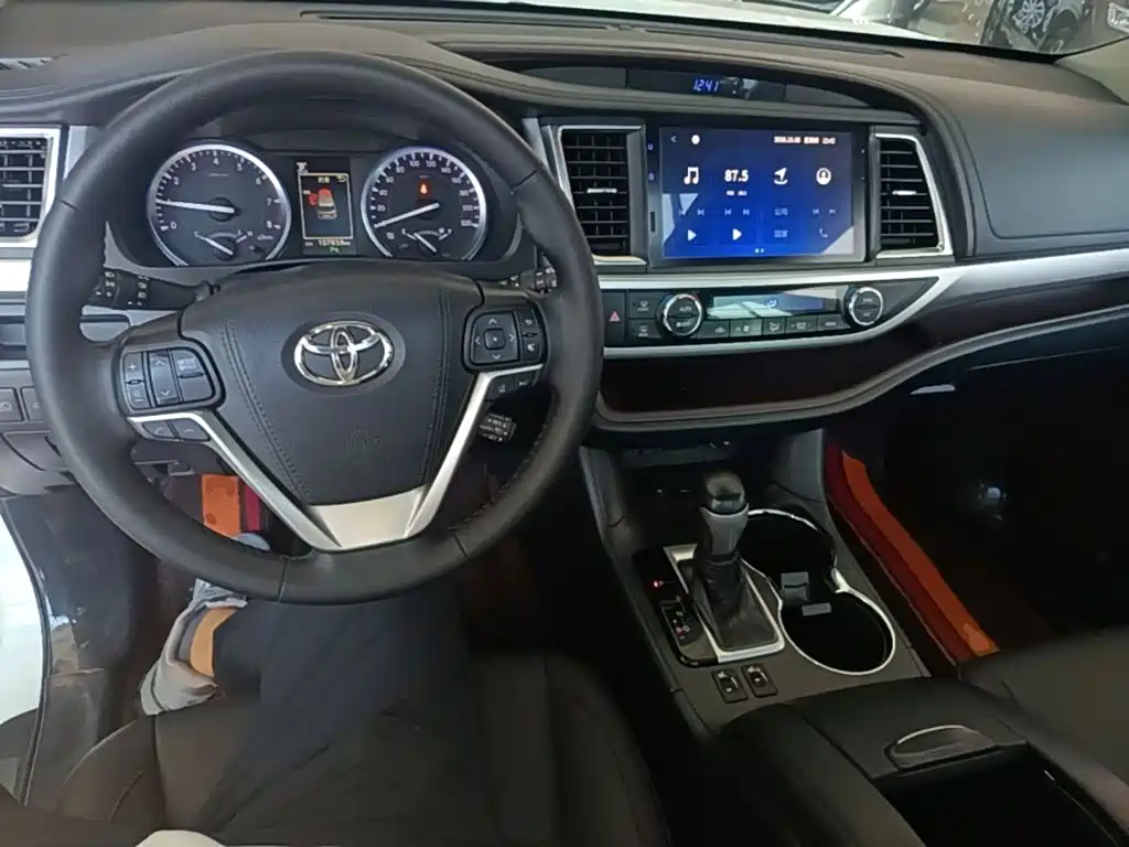 Toyota Highlander — миниатюра 10