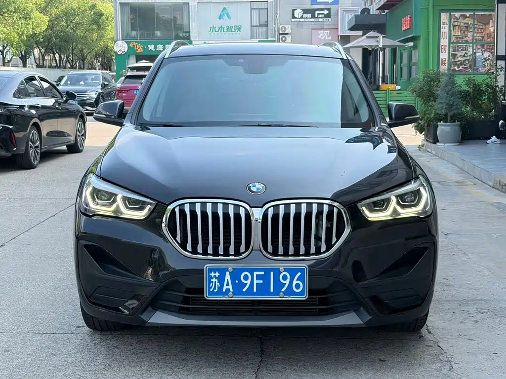 Купить BMW X1