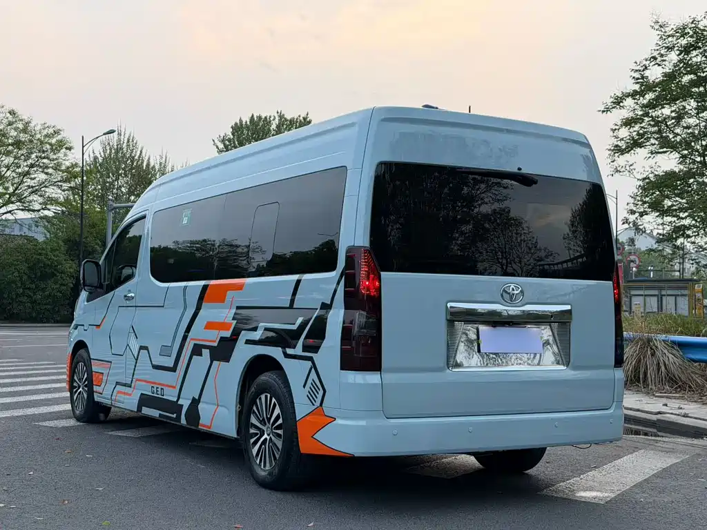 Toyota HiAce 2021 3.5L AT