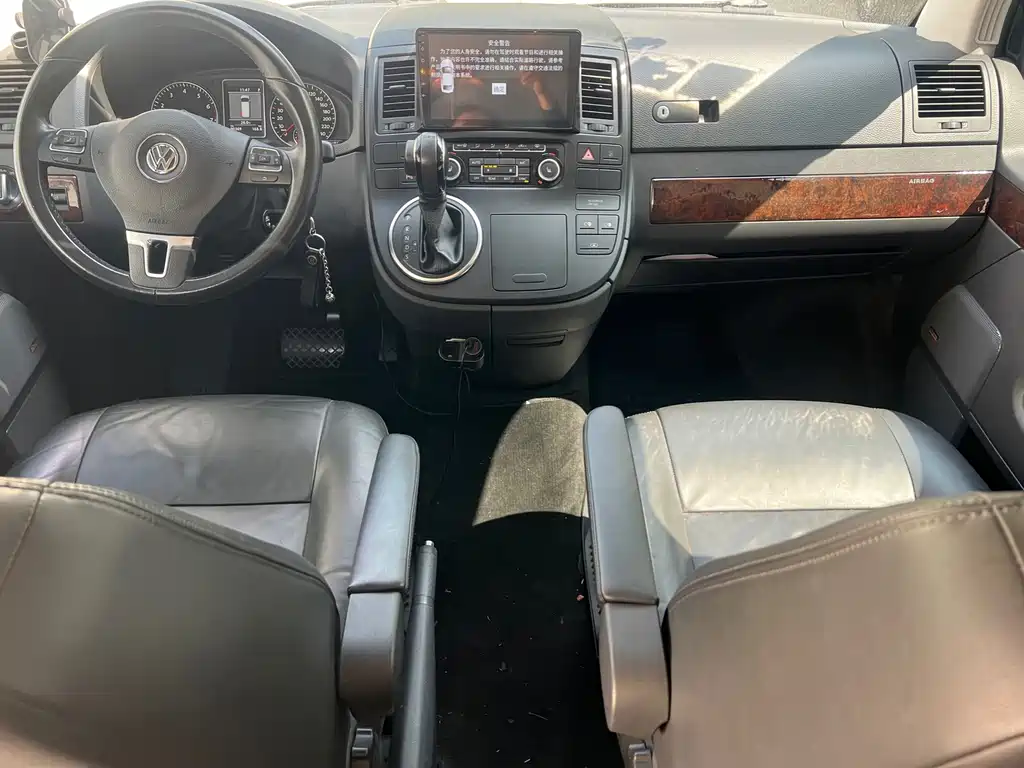 Volkswagen Multivan — миниатюра 8