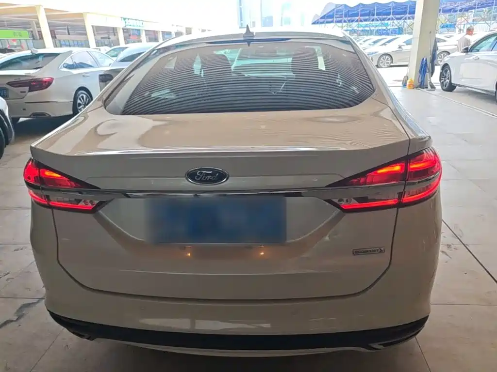 Ford Mondeo — миниатюра 6