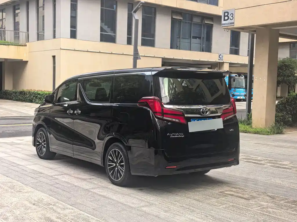 Toyota Alphard 2018 3.5L Luxury