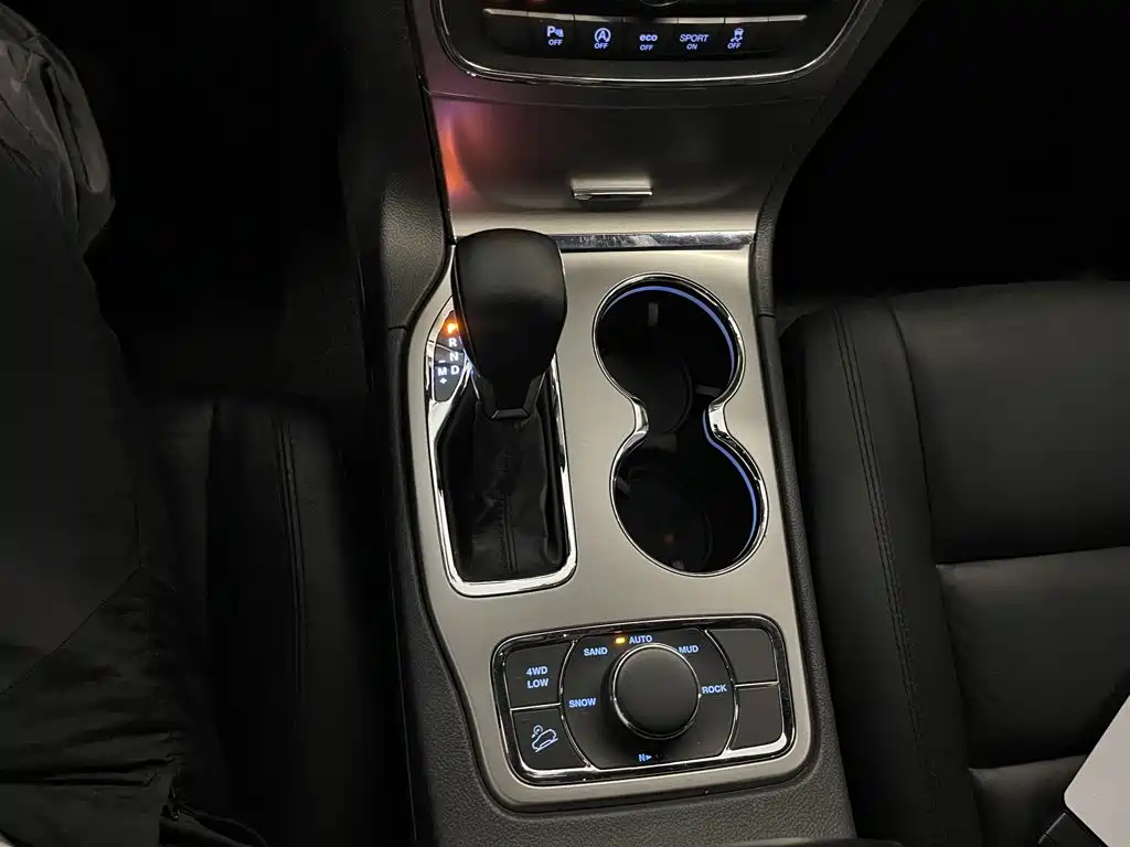 Jeep Grand Cherokee (Import) — миниатюра 20