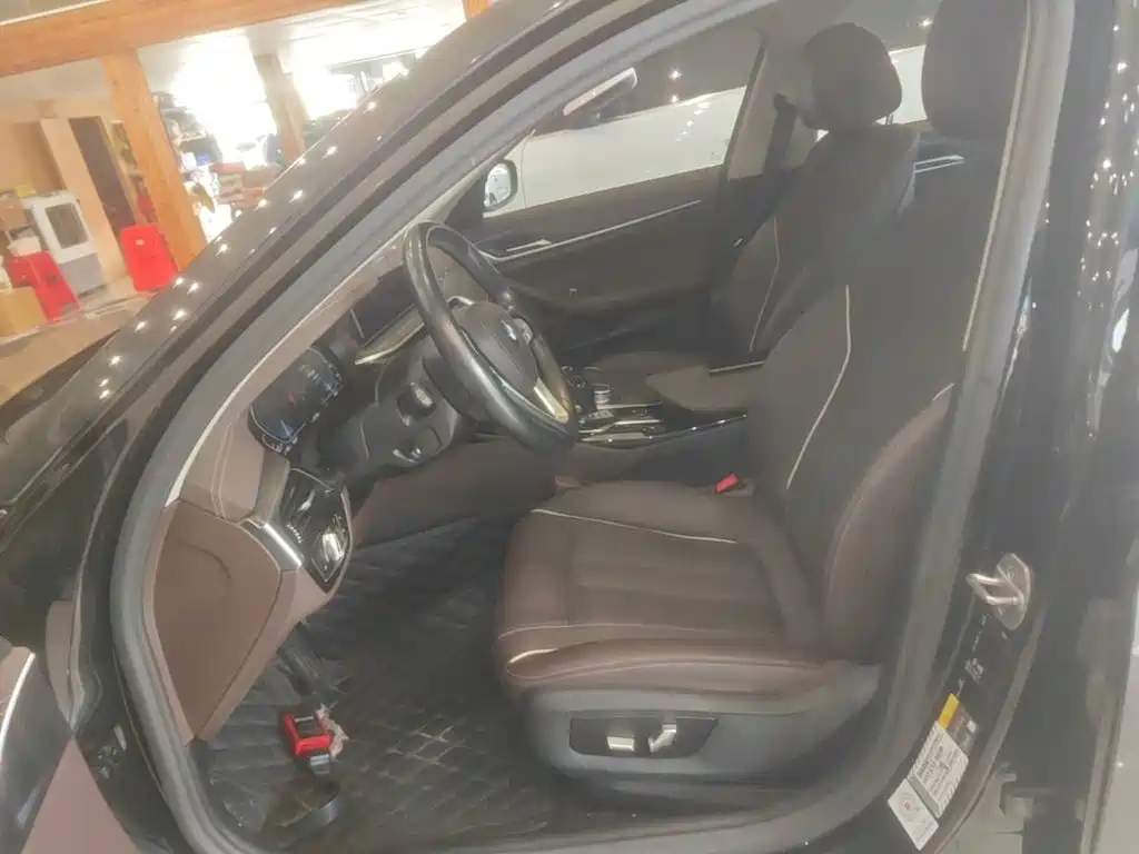 BMW 5 Series New Energy — миниатюра 15
