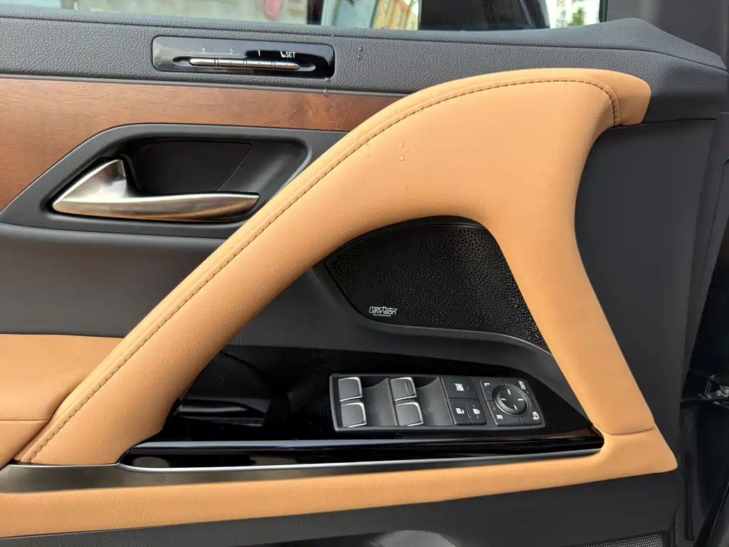 Lexus LX 2025 700h