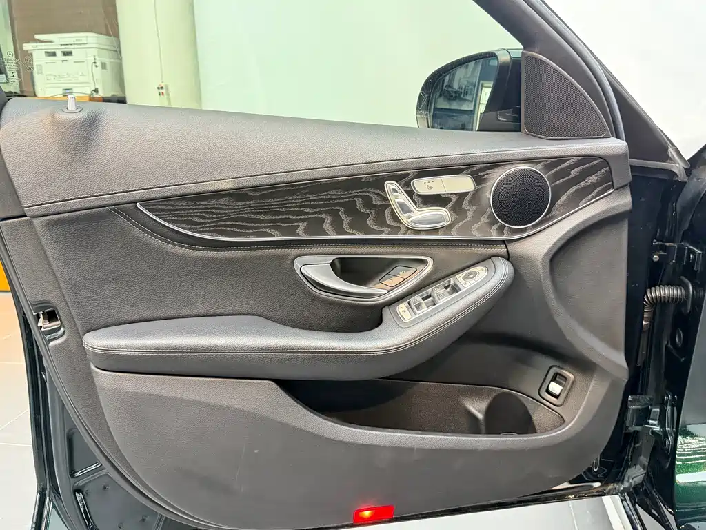 Mercedes-Benz C-Class — миниатюра 13