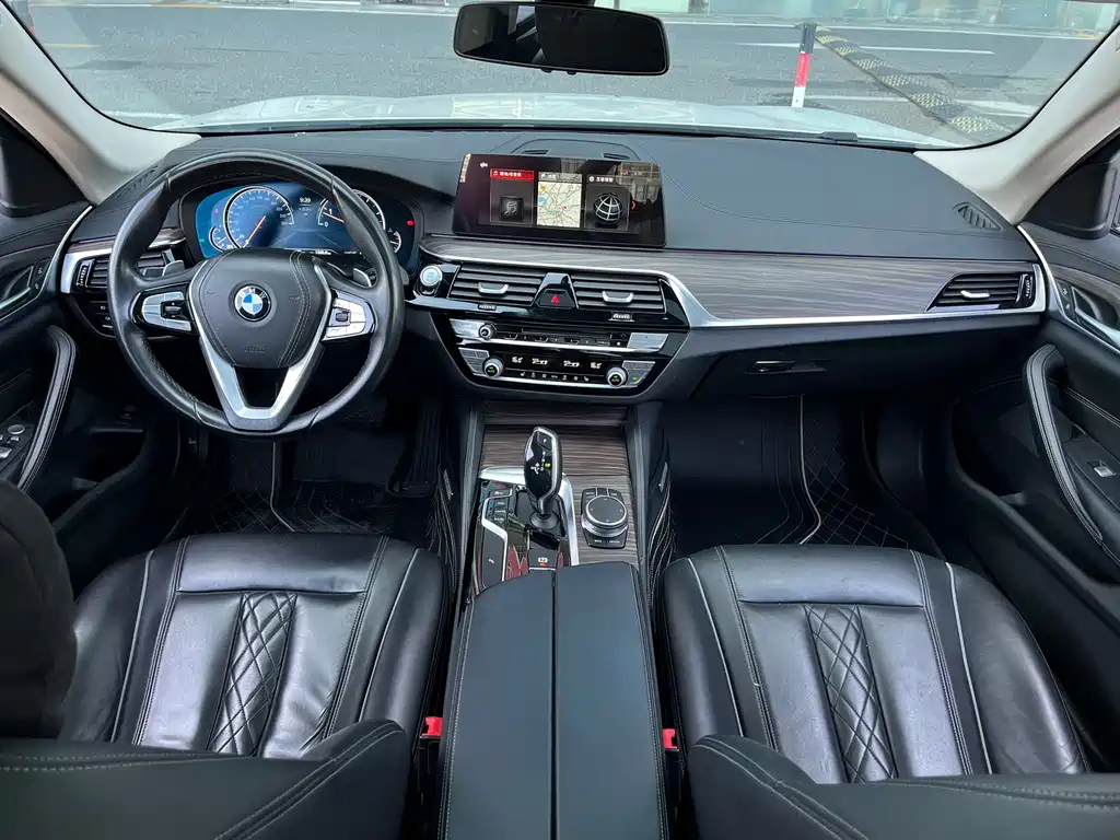 BMW 5 Series — миниатюра 14