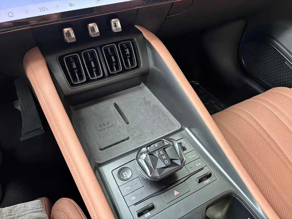 BYD L EV — миниатюра 17