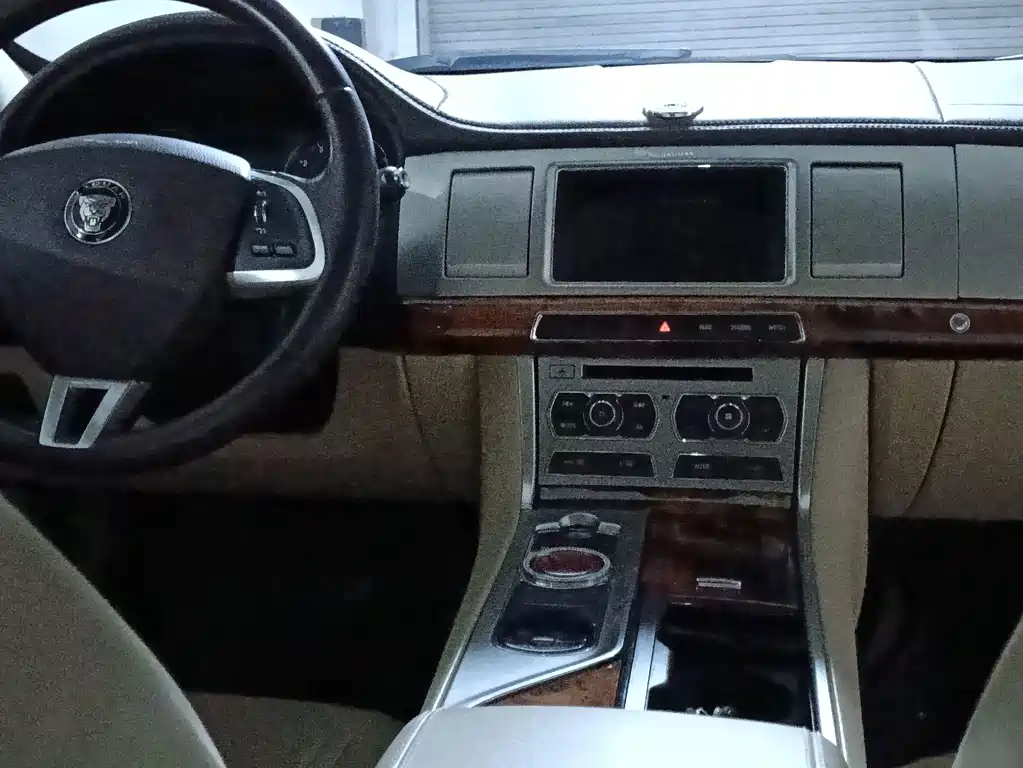 Jaguar XF — миниатюра 7
