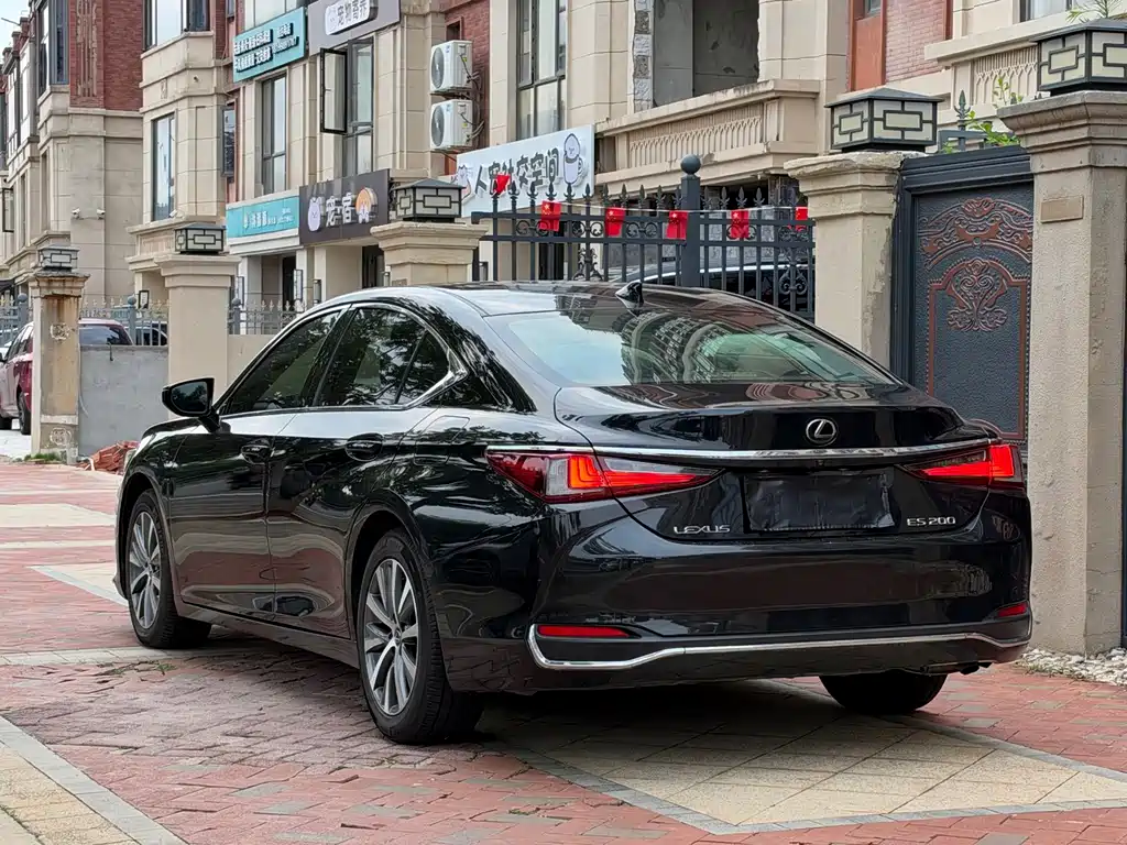 Lexus ES — миниатюра 9