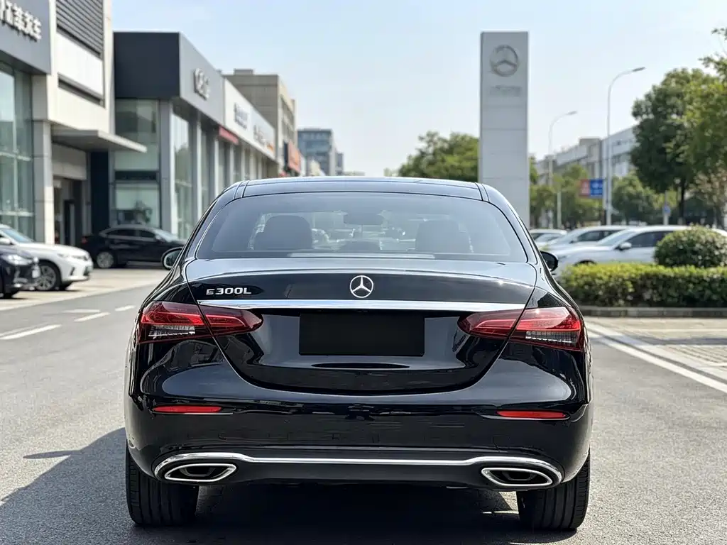 Mercedes-Benz E-Class — миниатюра 13