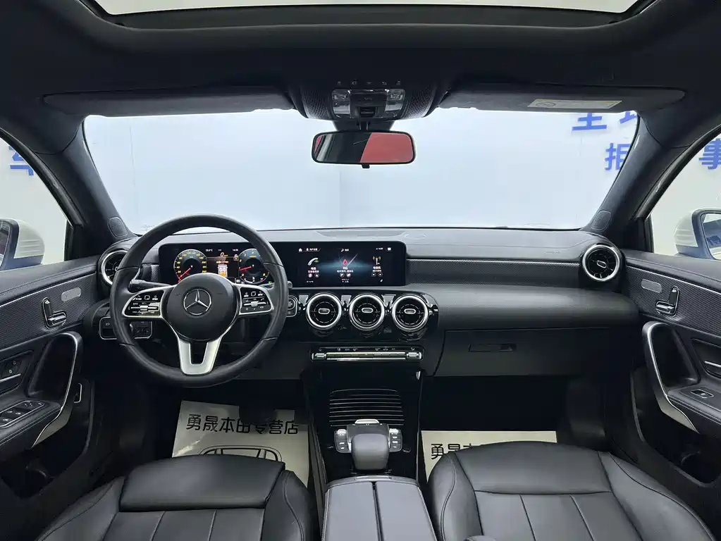 Mercedes-Benz A-Class Facelift A 180 L Sport Sedan, фото 18