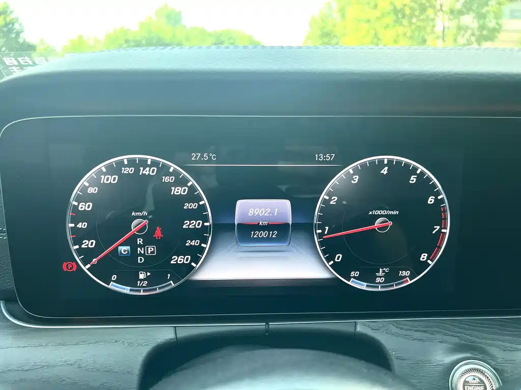 Mercedes-Benz E-Class — миниатюра 14