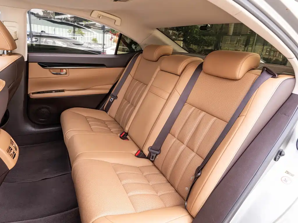 Lexus ES — миниатюра 12