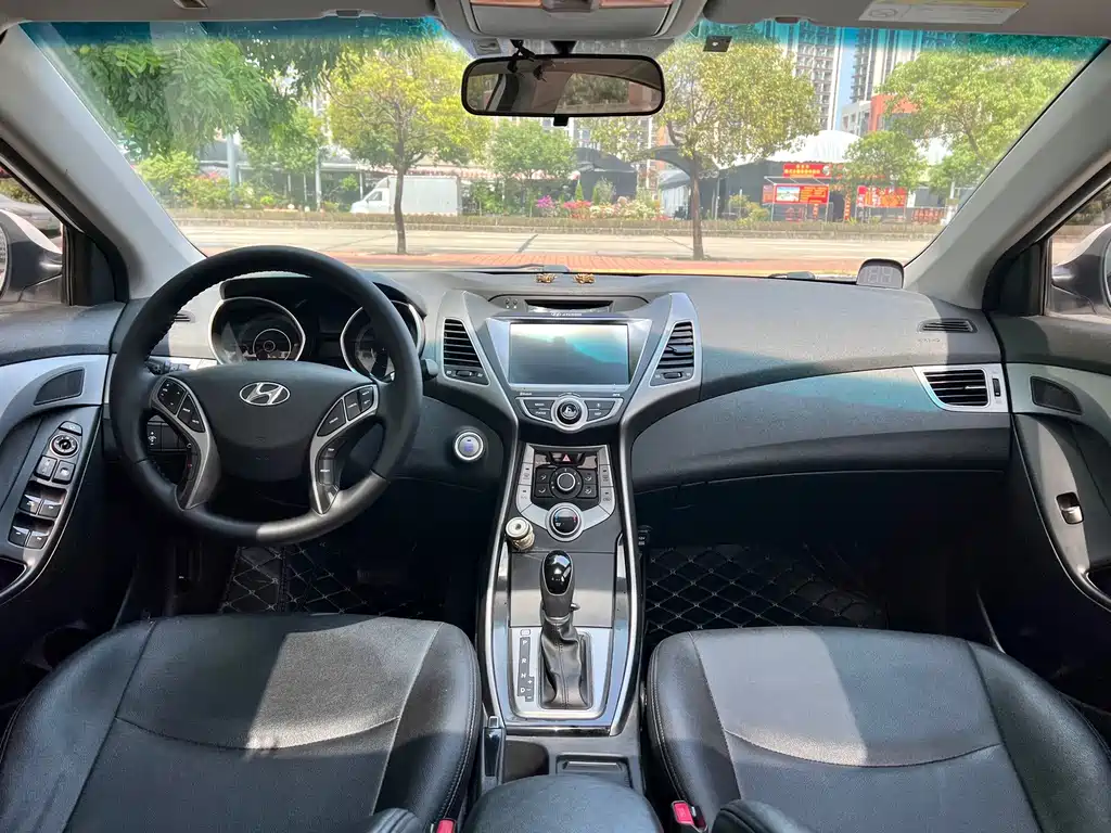 Hyundai Elantra Langdong — миниатюра 5