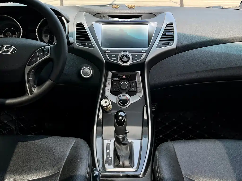 Hyundai Elantra Langdong — миниатюра 10