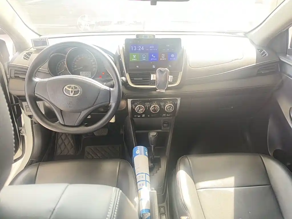 Toyota Yaris L — миниатюра 10