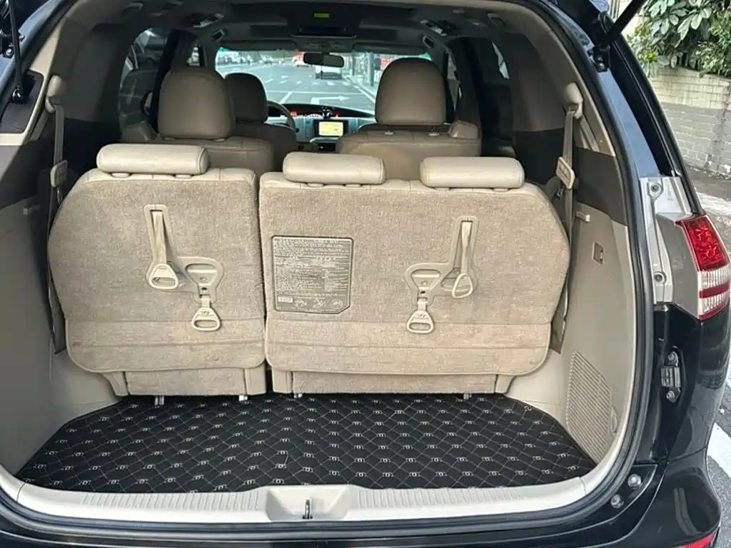 Toyota Previa — миниатюра 5