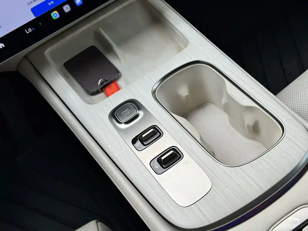 Xiaomi SU7 — миниатюра 9