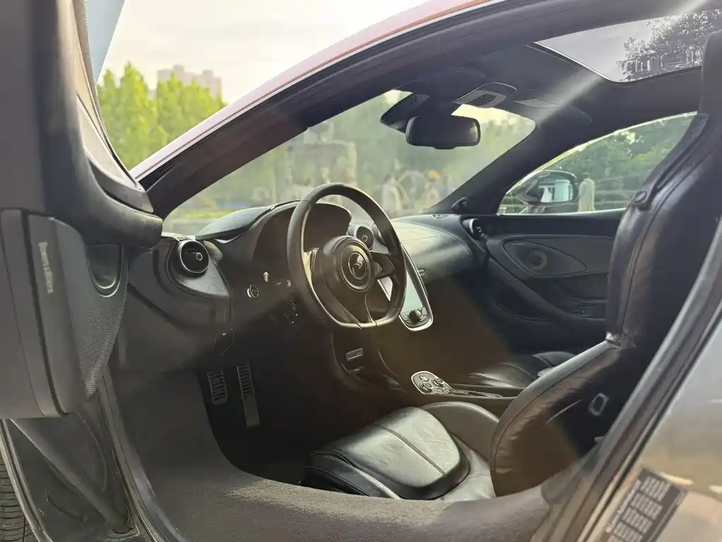 McLaren 570 570GT 3.8T Coupe, фото 9