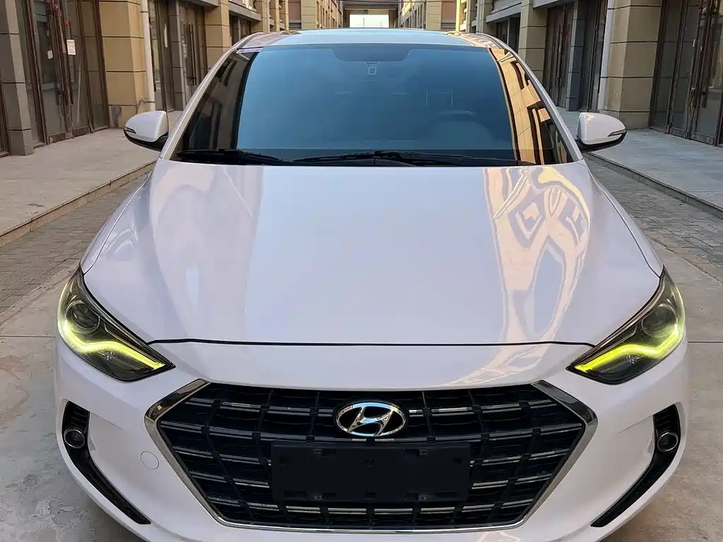Hyundai Elantra — миниатюра 3