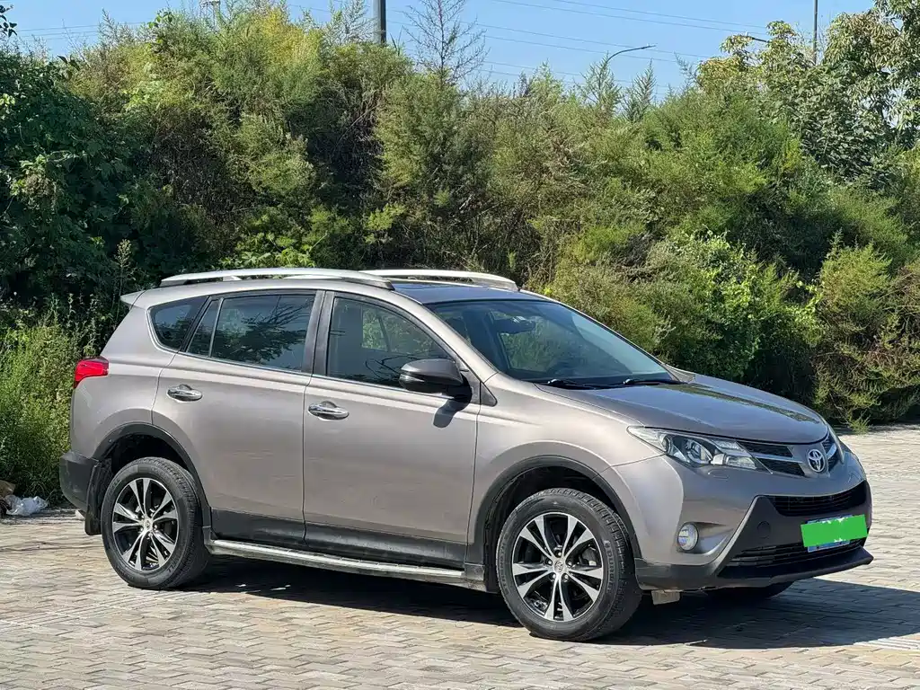 Toyota RAV4 — миниатюра 3