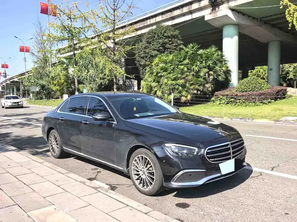 Mercedes-Benz E-Class — миниатюра 2