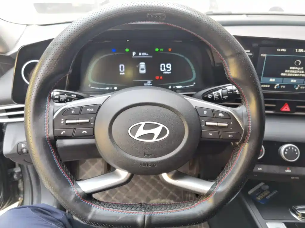 Hyundai Elantra — миниатюра 11