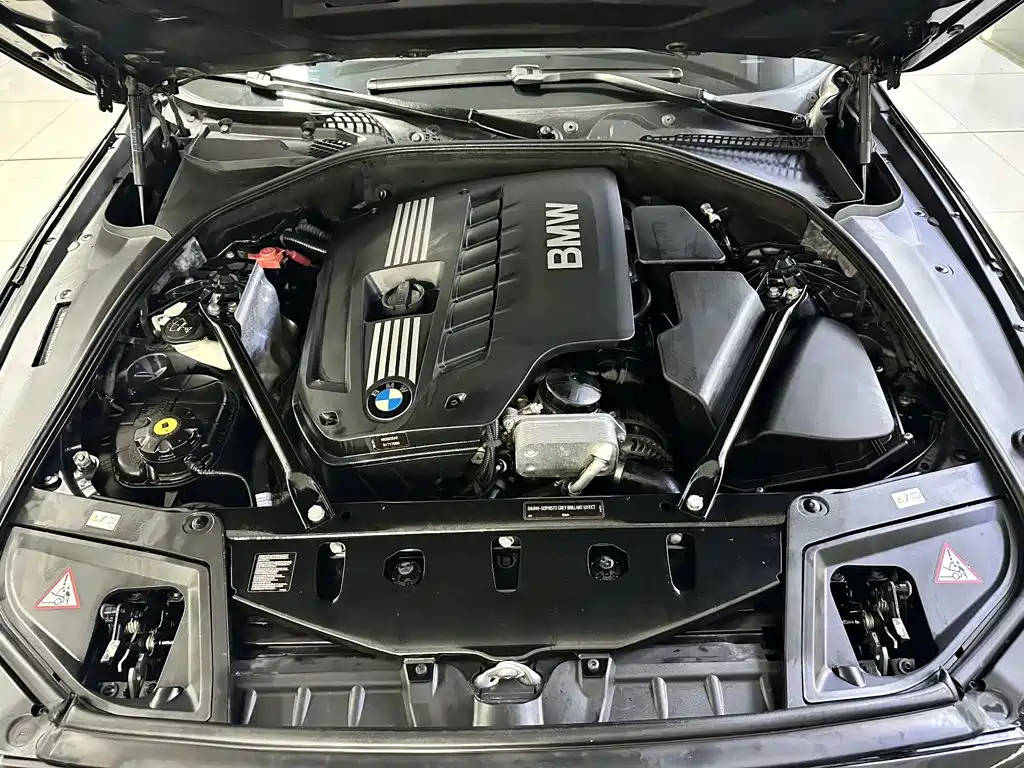 BMW 5 Series — миниатюра 12