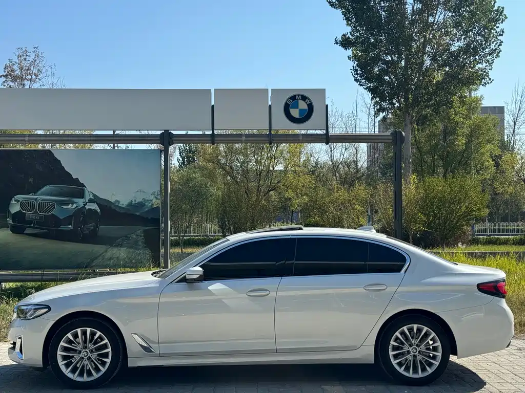 BMW 5 Series — миниатюра 3